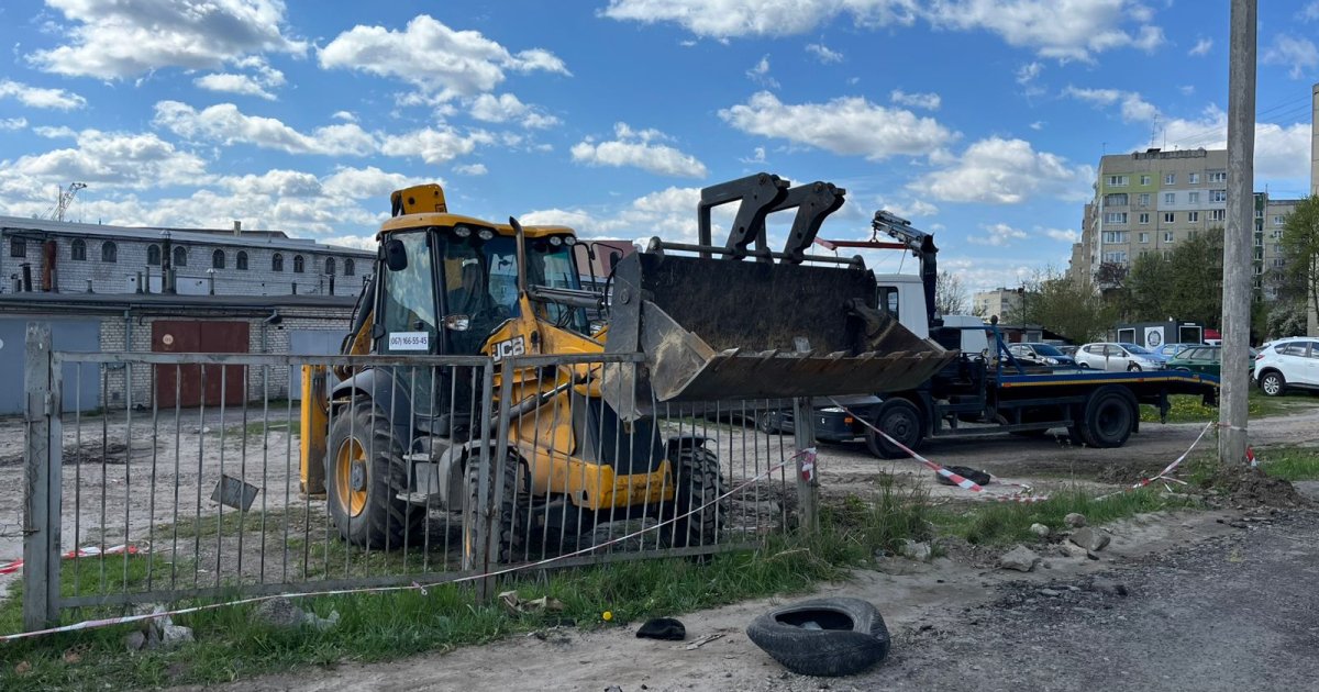 Фото до матеріалу: У Сихові знесли незаконну приватну стоянку: що сталося з ділянкою площею 0,3 га