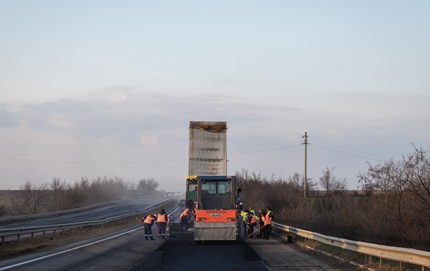 Фото до матеріалу: Кабмін назвав дедлайн на ремонти доріг загального користування