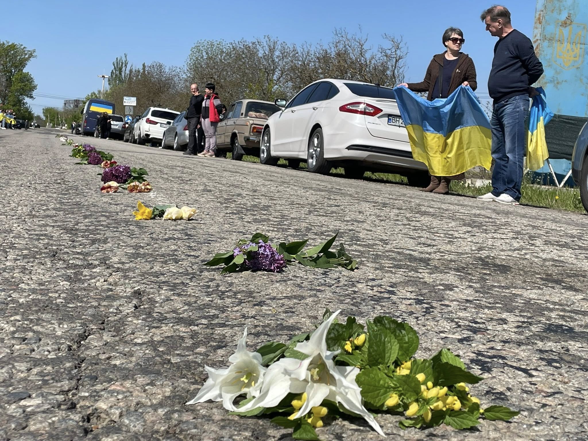 Фото до матеріалу: Загиблий воїн Сергій Струк повернувся додому на «щиті»: роздільнянці востаннє віддали йому шану