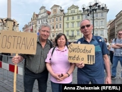 Фото до матеріалу: Тисячі чехів вийшли на захист незалежності Чеського радіо та телебачення