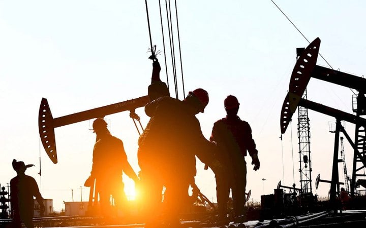 Фото до матеріалу: Ціни на нафту стабілізувалися: Brent і WTI залишилися вище $100