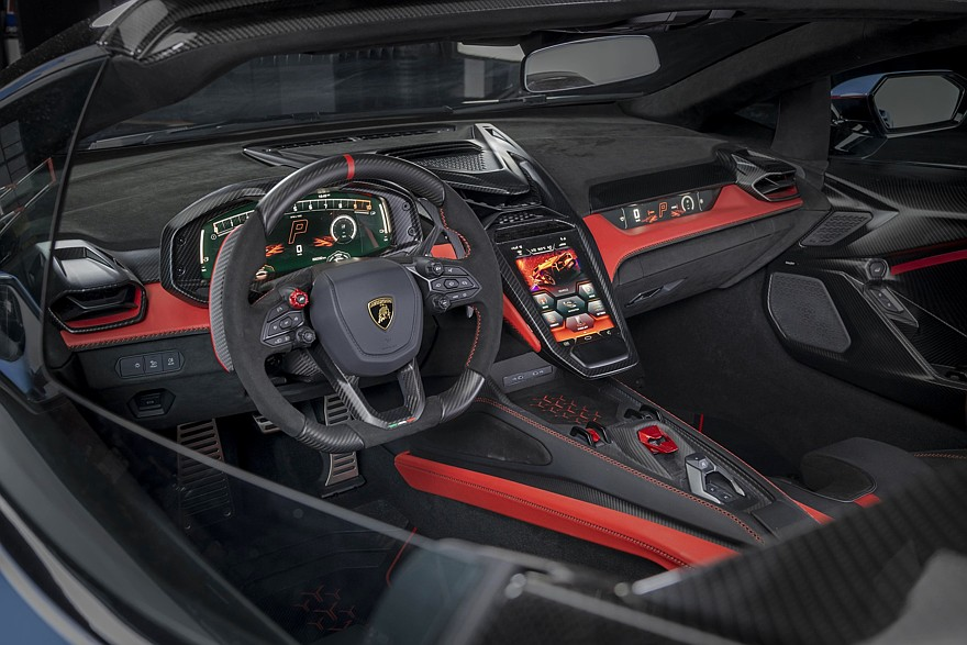Фото до матеріалу: Найшвидший родстер Lamborghini в історії став плагін-гібридом