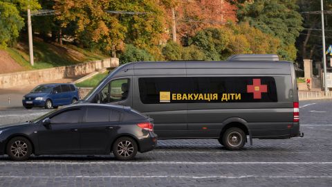 Фото до матеріалу: Обов'язкова евакуація в Нікополі та Марганці: що дізнатися мешканцям
