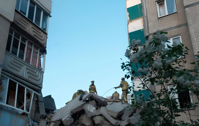 Фото до матеріалу: Масовий обстріл Києва: понад 30 поранених, одна загибля, руйнування в Дарницькому