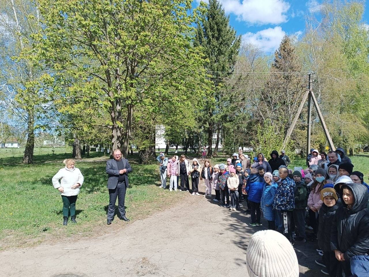 Фото до матеріалу: Тиждень цивільної безпеки: учні Хрінницької гімназії опанували алгоритми дій у надзвичайних ситуаціях