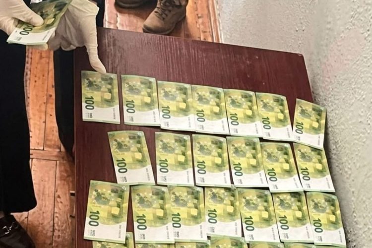 Фото до матеріалу: У Кам'янці-Подільському затримали офіцера навчального центру за хабар у 5500 євро
