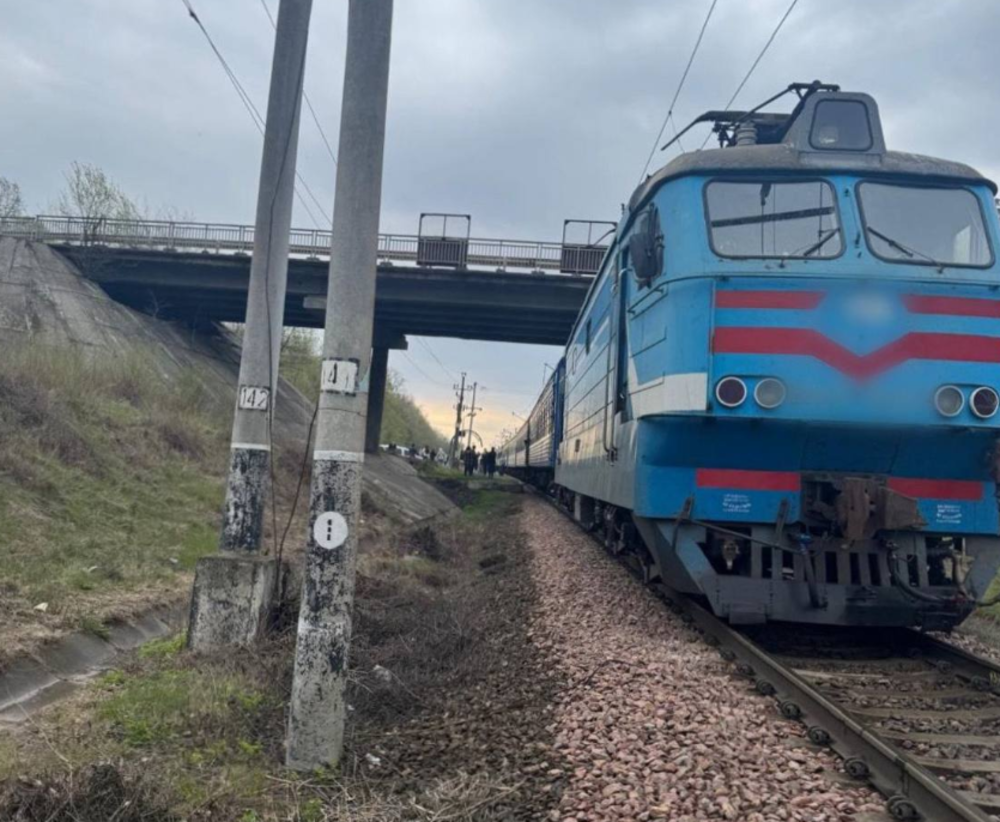 Фото до матеріалу: На Київщині трагічно загинув чоловік: потяг збив людину на коліях