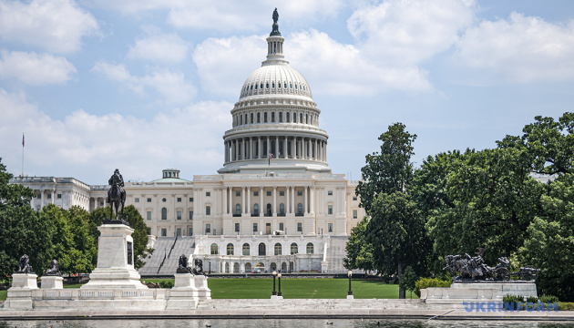 Фото до матеріалу: У Палаті представників США зібрано підписи для примусового голосування про допомогу Україні