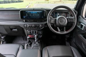 Фото до матеріалу: Jaguar Land Rover відкликає 170 тисяч авто: ризик раптової зупинки двигуна
