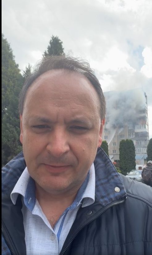 Фото до матеріалу: В Івано-Франківську російські війська влучили у житловий будинок