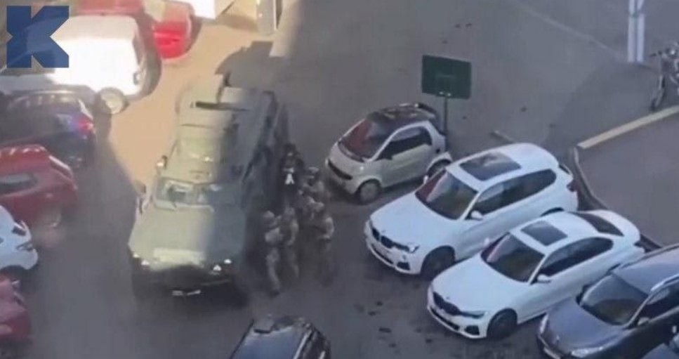 Фото до матеріалу: У Києві триває спецоперація: у супермаркеті Голосіївського району відкрив вогонь невідомий