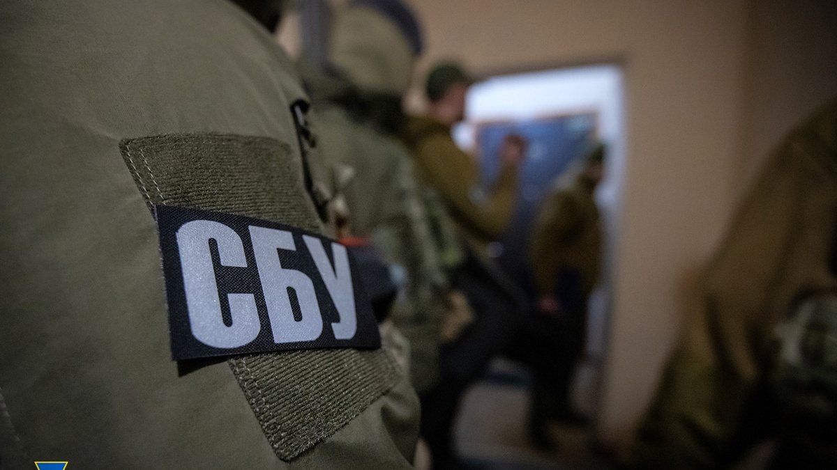 Фото до матеріалу: СБУ та поліція затримали чотирьох злочинців, що торгували трофейною зброєю