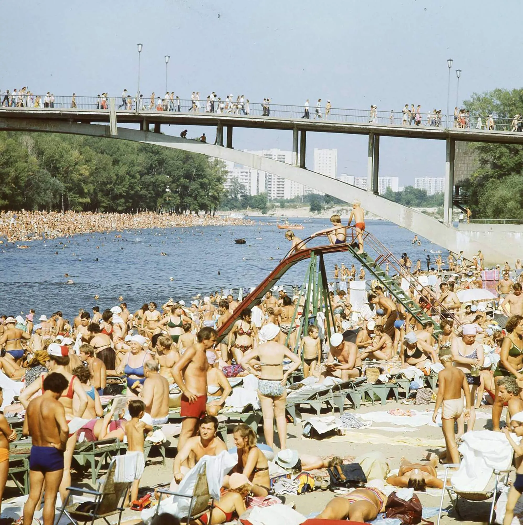 Фото до матеріалу: Київ 1980-90-х років: у Facebook опублікували рідкісні фото з приватного архіву