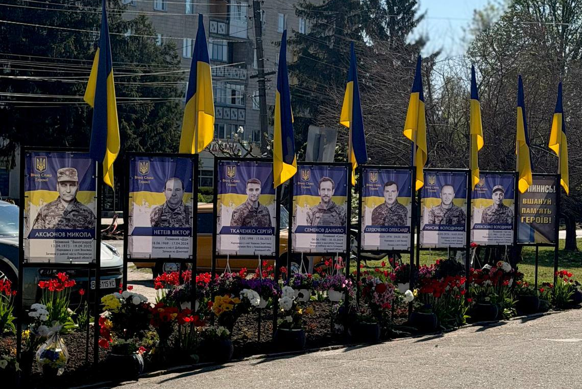 Фото до матеріалу: У Зінькові увічнили 12 воїнів на Алеї Героїв