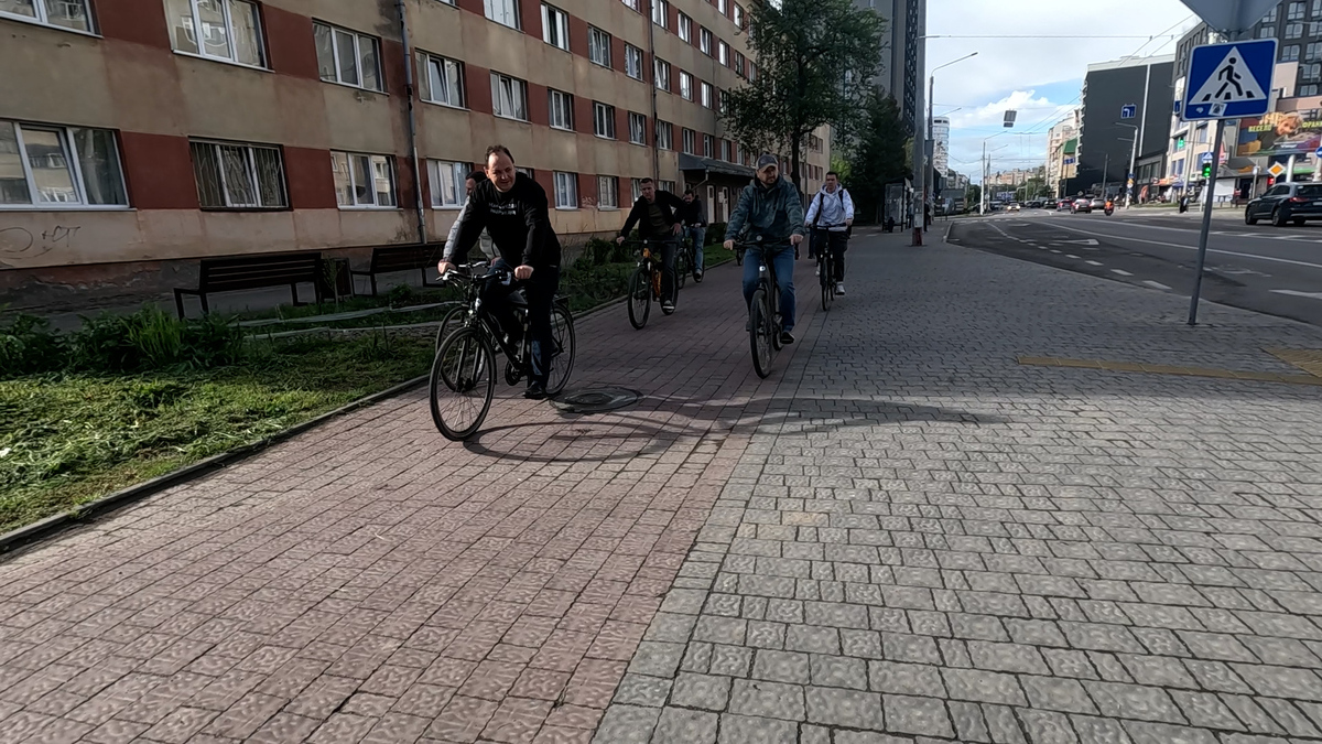 Фото до матеріалу: Руслан Марцінків провів ранкову інспекцію Івано-Франківська: чистота, поліція та дитячі майданчики