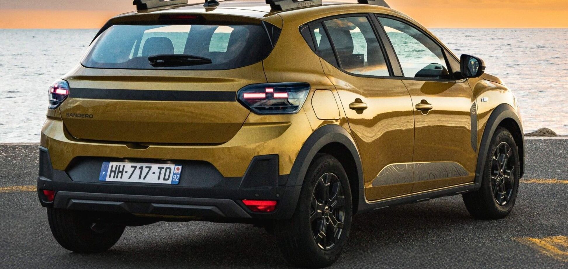 Фото до матеріалу: Dacia Sandero Stepway отримає гібридну установку: найдешевший кросовер стане економічнішим