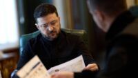 Фото до матеріалу: Чоловіки 18-22 років можуть виїхати за кордон без БЗВП: що змінюється в правилах