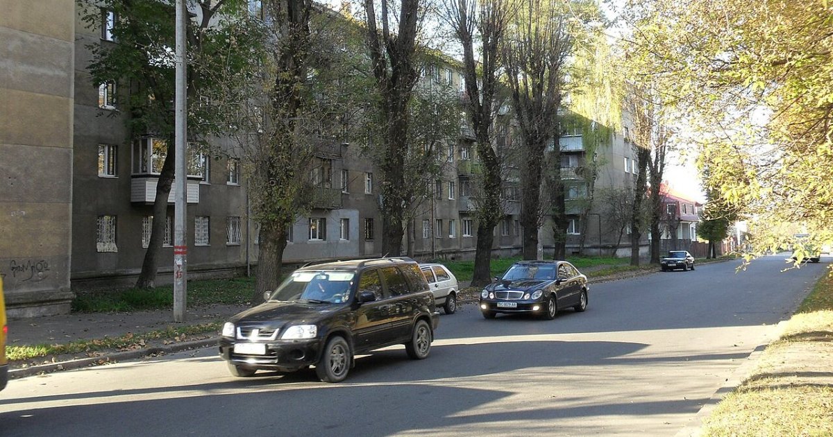 Фото до матеріалу: У Львові змінюють схему руху на перехресті: облаштують острівці безпеки