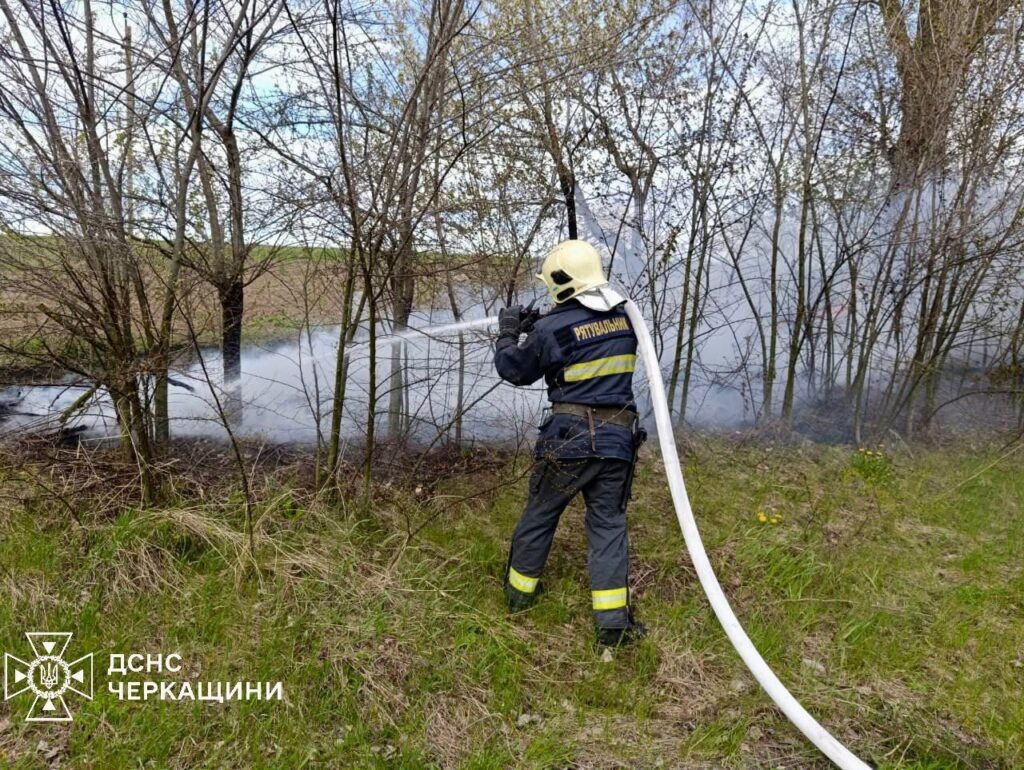 Фото до матеріалу: П'ять пожеж на Черкащині за добу: вогонь знищив гектари сухої трави