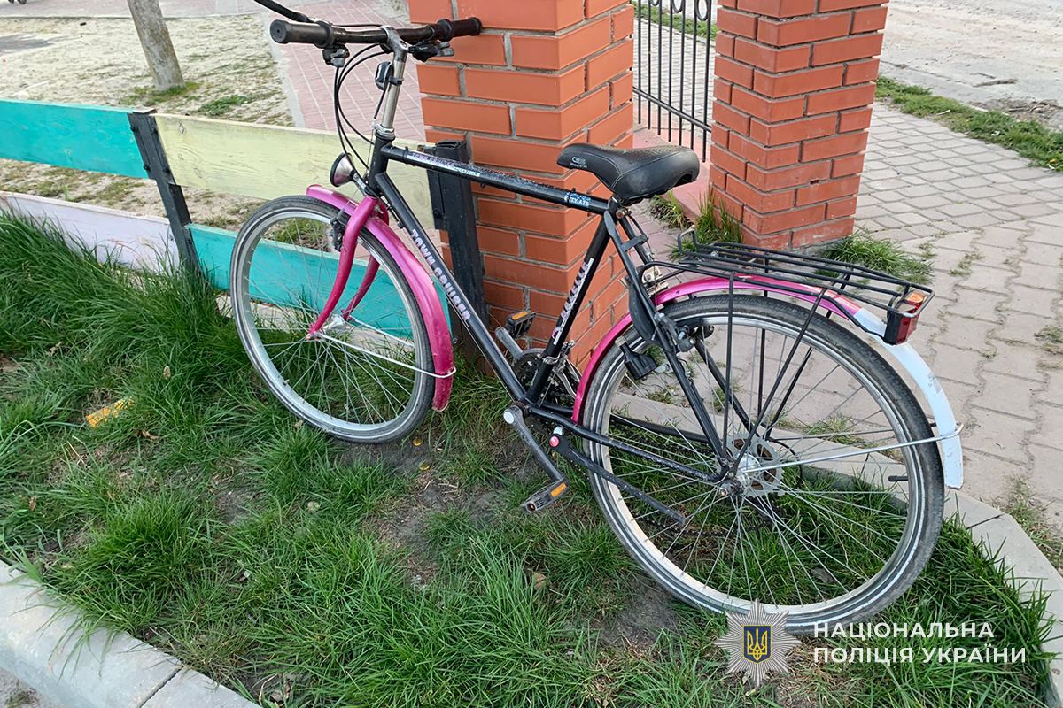 Фото до матеріалу: У селі Настасів реанімують десятирічного велосипедиста після ДТП з Peugeot