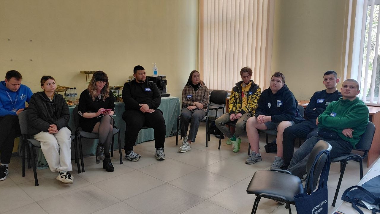 Фото до матеріалу: Бузька молодь перетворила ідеї на реальні проєкти на хакатоні «Empowering Youth»