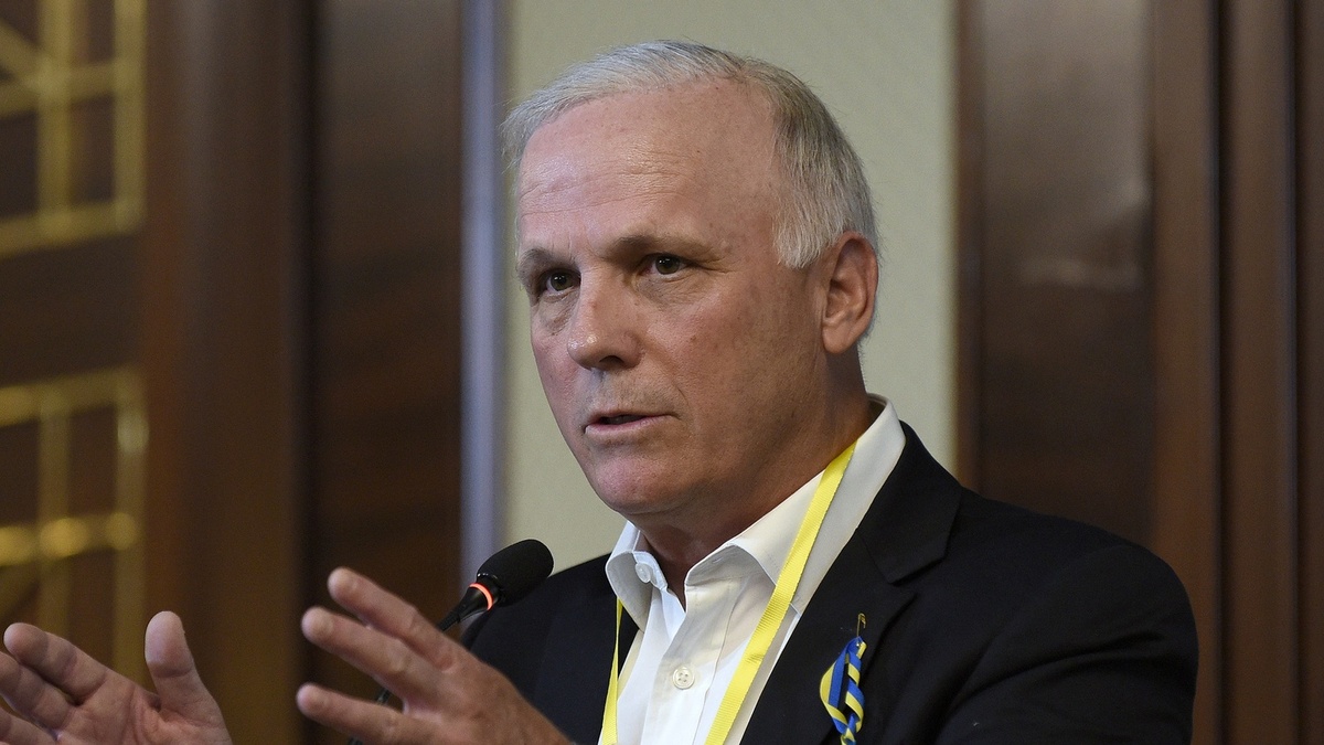 Фото до матеріалу: Марк Елліс: Путін обов'язково з'явиться в Гаазі