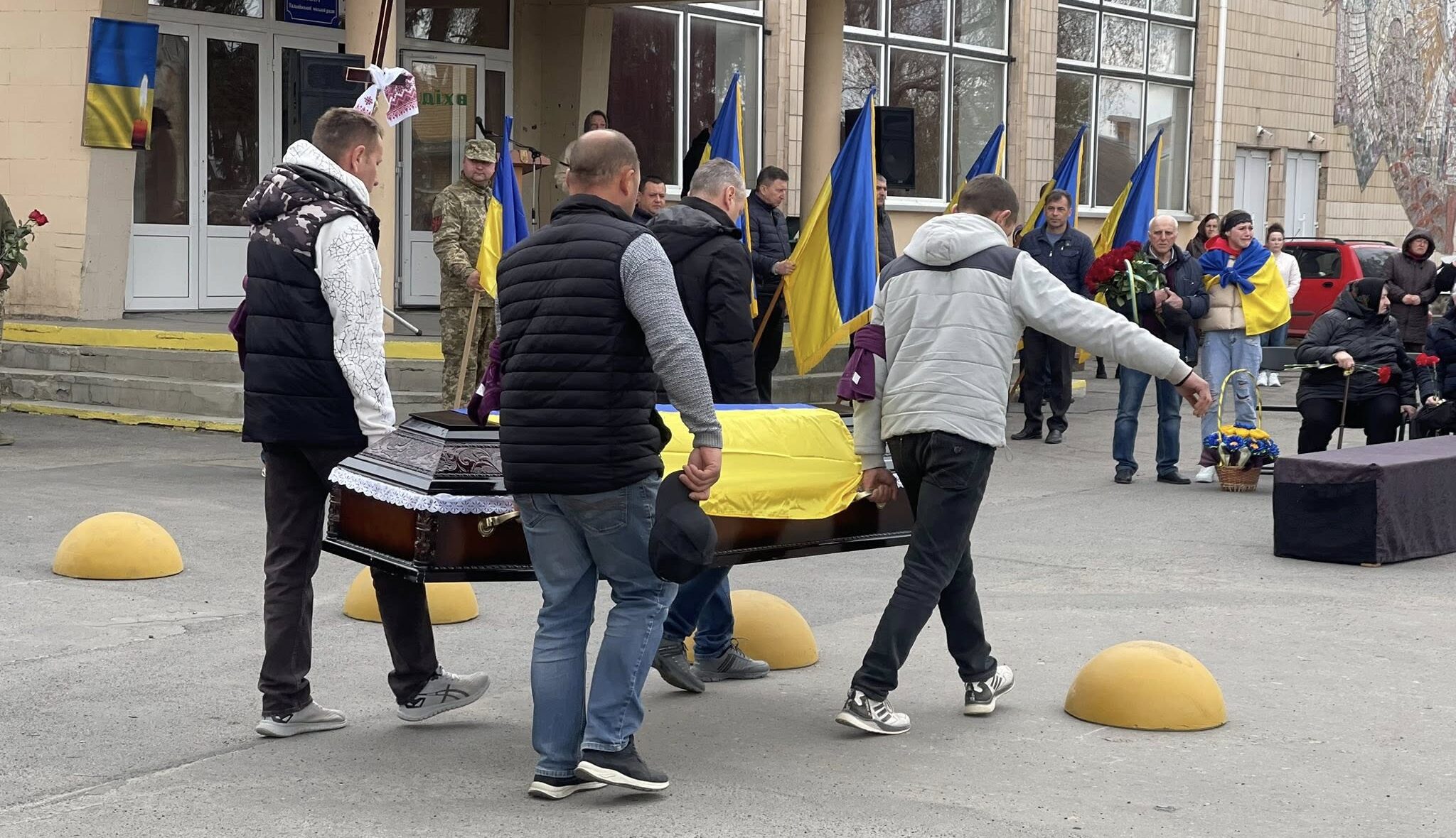 Фото до матеріалу: У Тальному провели в останню путь загиблого на Донбасі захисника Олександра Чижевського
