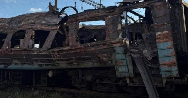 Фото до матеріалу: Росія атакує залізницю: загиблий працівник, затримки потягів та пошкодження інфраструктури