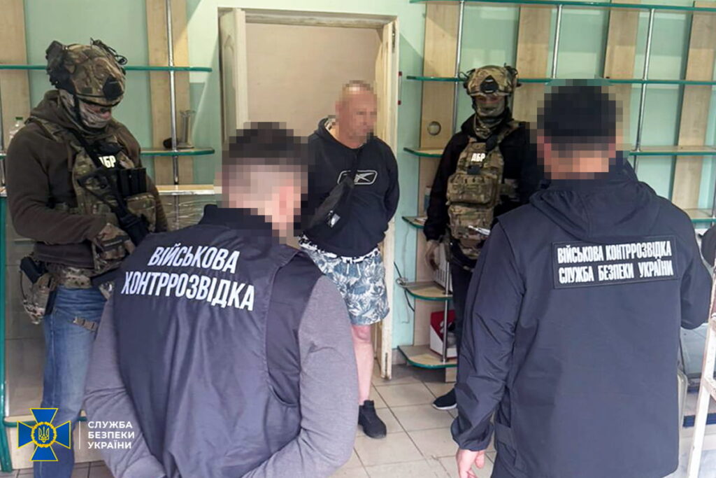 Фото до матеріалу: СБУ та ДБР затримали чотирьох зловмисників з незаконним збором зброї на 4 млн грн на Івано-Франківщині