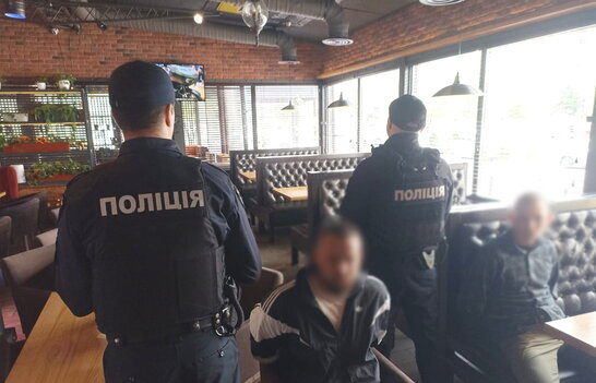 Фото до матеріалу: У Києві затримали чоловіка, який у стані сп'яніння погрожував перехожим пістолетом
