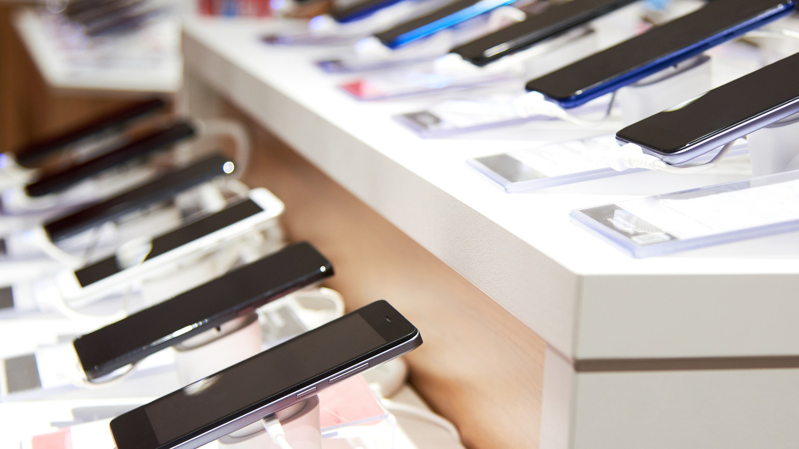Фото до матеріалу: Рейтинг ремонтопридатності смартфонів: Samsung посідає останнє місце серед Android-брендів