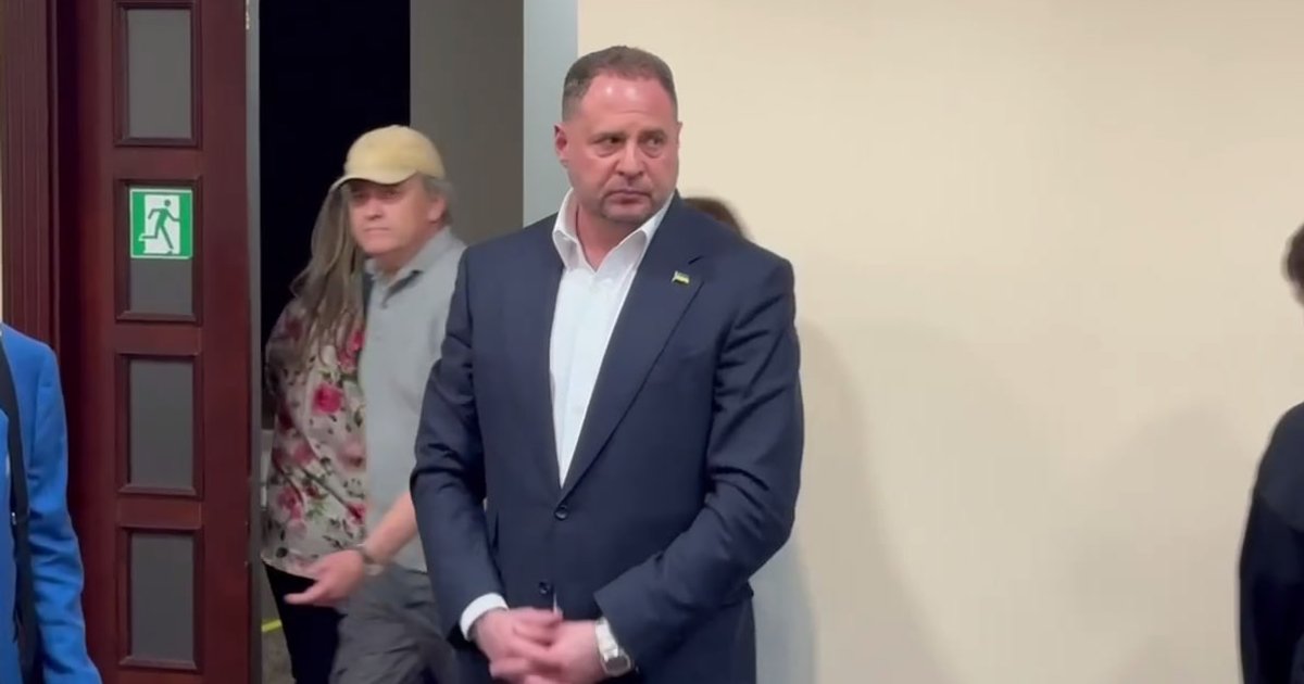 Фото до матеріалу: 16 томів справи: суд почав обирати запобіжний захід Андрію Єрмаку — подробиці