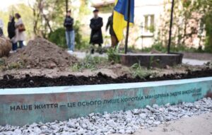 Фото до матеріалу: У Львові вшанували пам'ять Ірини Фаріон: від служби в храмі до висадження дерева на Масарика