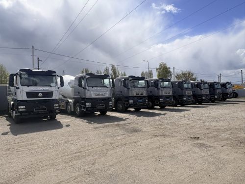 Фото до матеріалу: До України прибули нові бетонозмішувачі Sitrak об'ємом 12 м³