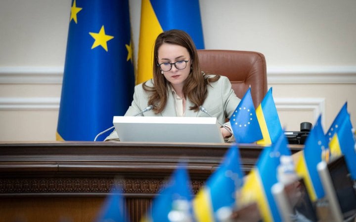 Фото до матеріалу: Уряд змінив правила виїзду жінок-держслужбовців за кордон