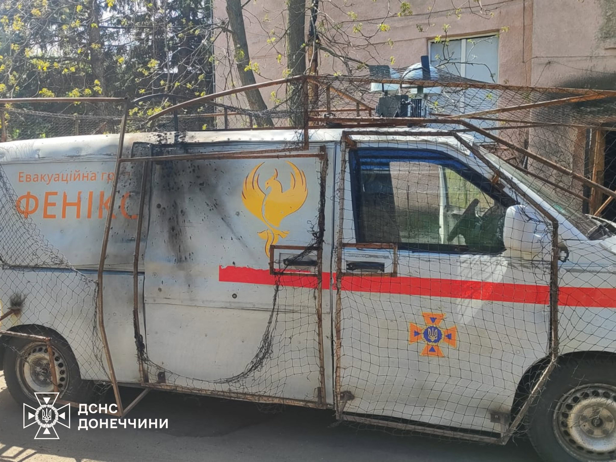 Фото до матеріалу: Атака FPV-дрона на рятувальників у Дружківці: є поранений та пошкоджено авто