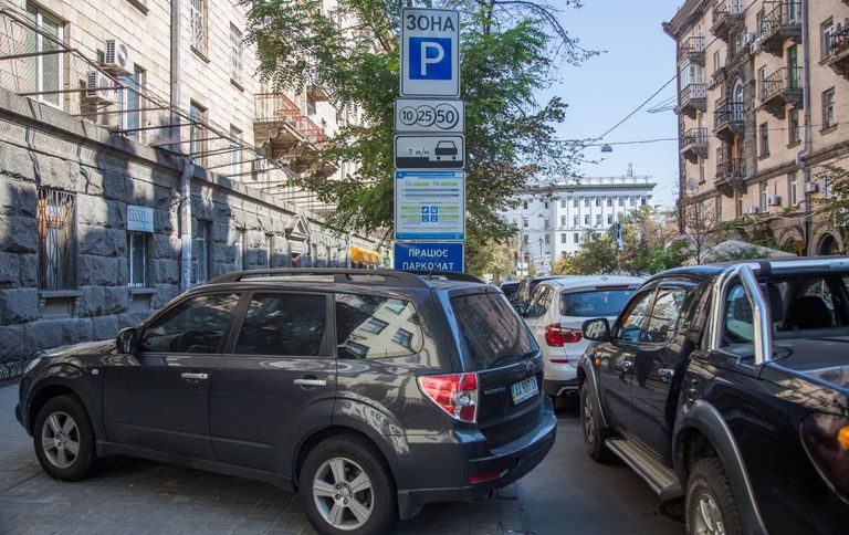 Фото до матеріалу: Правила паркування у 2026: де можна залишати авто без штрафів
