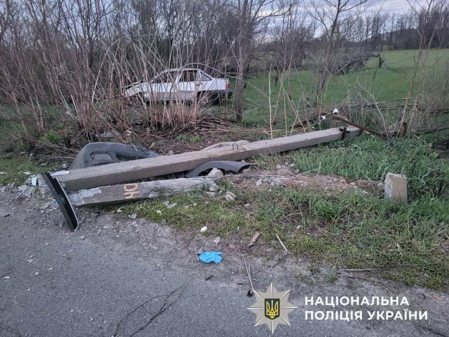 Фото до матеріалу: ДТП на повороті під Києвом: пасажирку доправили до лікарні