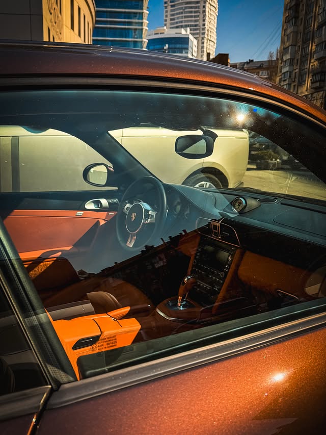 Фото до матеріалу: У Києві з'явився рідкісний Porsche 911 Turbo 997.2: один із 3301 екземплярів