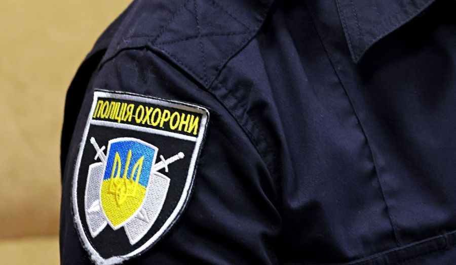 Фото до матеріалу: У Франківську поліція затримала чоловіка з кастетом та наркотиками