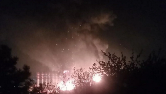 Фото до матеріалу: Генштаб підтвердив повторне ураження НПЗ у Туапсе