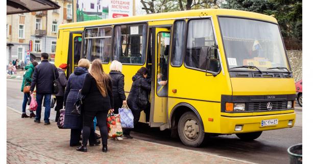 Фото до матеріалу: У Львові в автобусі розлили фарбу (ВІДЕО)