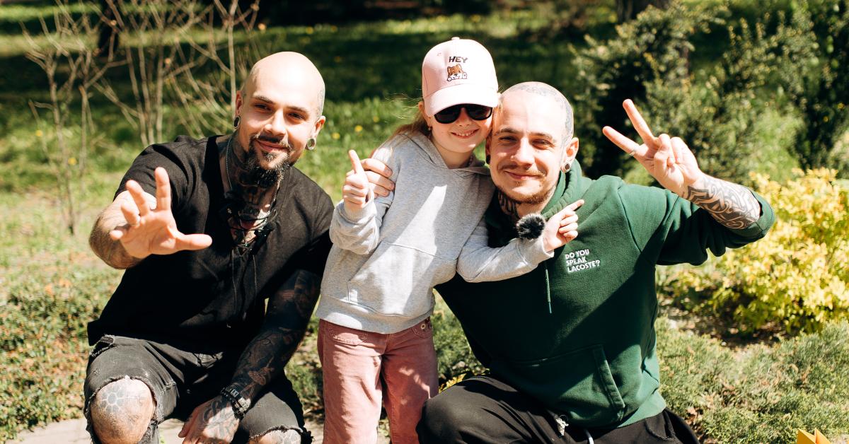 Фото до матеріалу: Магія для дітей Героїв: ілюзіоністи Magic Brothers подарували мрії підопічним фонду
