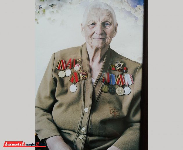 Фото до матеріалу: Жителька Визирки Ніна Товарницька: квіти, пісня та надія в часи війни