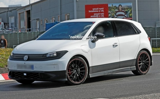 Фото до матеріалу: Електричний Volkswagen ID.Polo GTI помітили на тестах: що чекає на українців