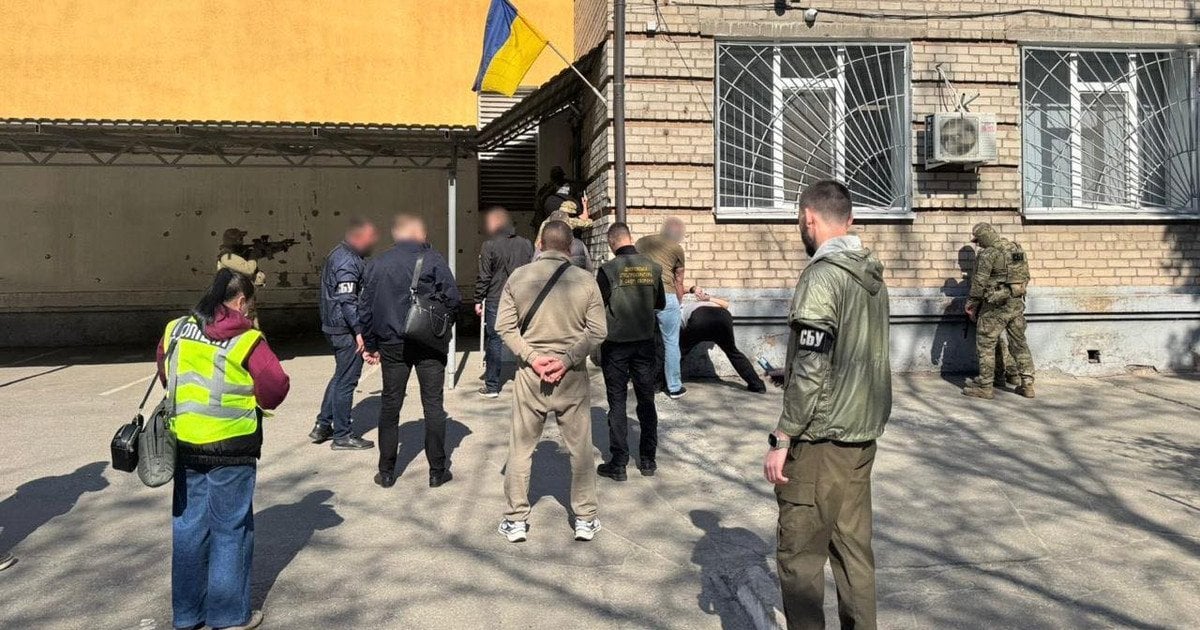 Фото до матеріалу: Доплати 20 тисяч гривень: кому виплатять за березень працівники критичної інфраструктури