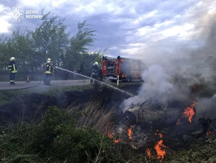 Фото до матеріалу: У Жидичині легковик злетів у кювет і загорівся