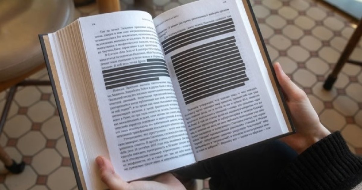 Фото до матеріалу: Росія впровадила фізичне закреслення тексту у книжках