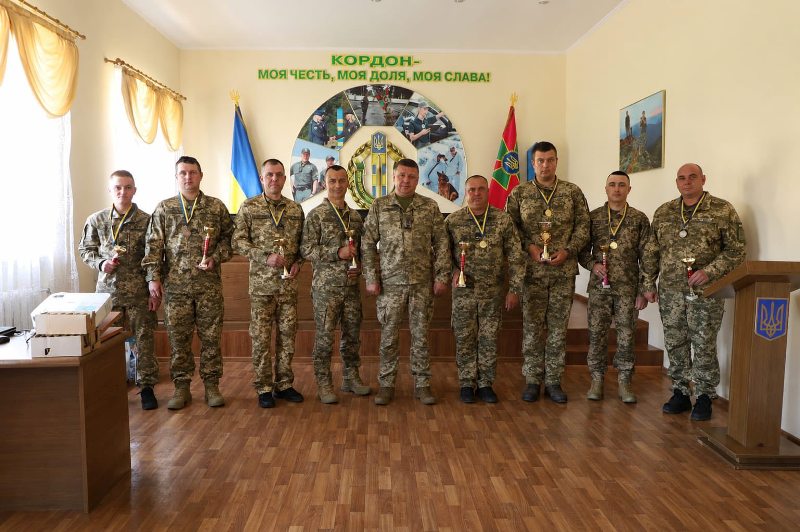 Фото до матеріалу: Чопський прикордонний загон визначив найкращих кінологів