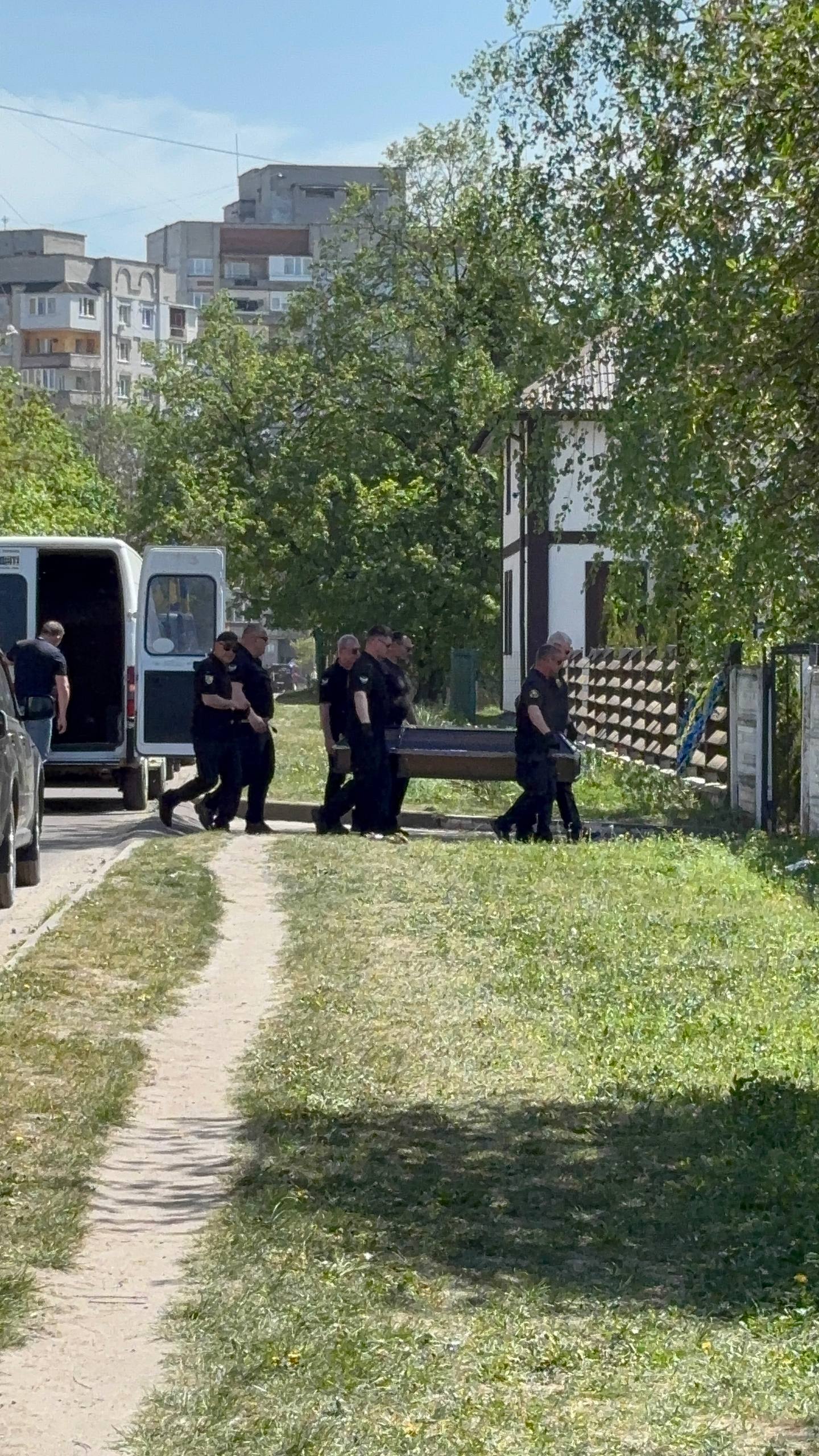 Фото до матеріалу: Захисника Дениса Краснова в останню дорогу провели в Шептицькому